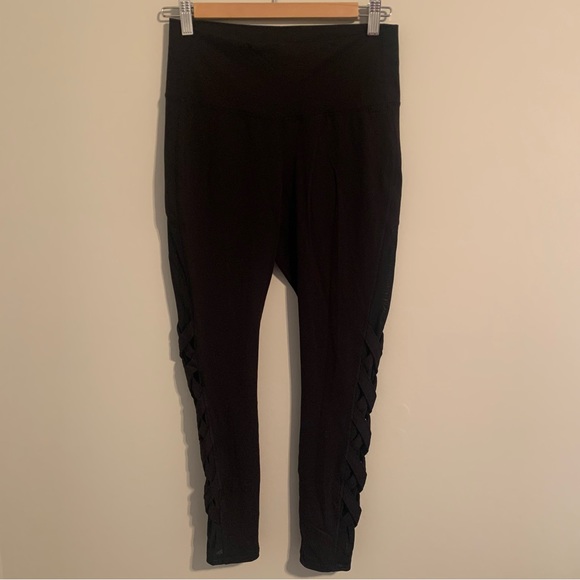 Black Leggings with Lattice Detail | Reitman’s Hyba | Size M - Picture 3 of 6